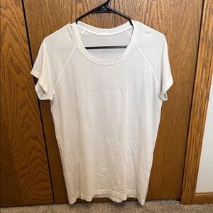 Lululemon Swiftly Tech Short-Sleeve Shirt 2.0 Hip Length - White - Size 12